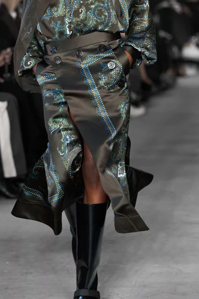 Look 117